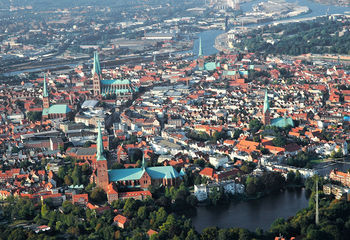 eine Luftaufnahme von Lübeck - Copyright: Ulrich Bayer