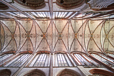 Blick von unten auf das Kreuzgewölbe in St. Marien - Copyright: Manfred Maronde