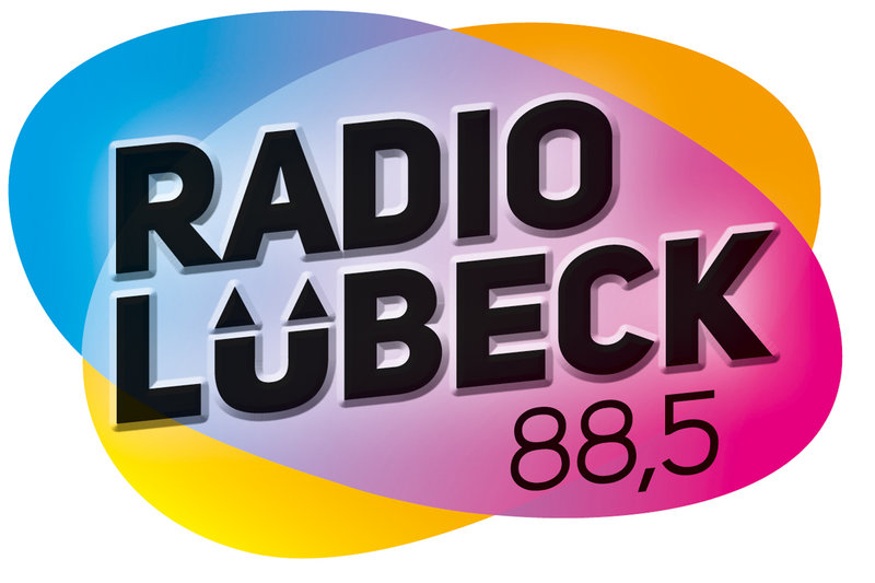 Logo mit Schriftzug "Radio Lübeck 88,5" auf verschiedenfarbenen Ellipsen - orange, blaue und rosafarbene Ellipsen überschneiden sich im Hintergrund